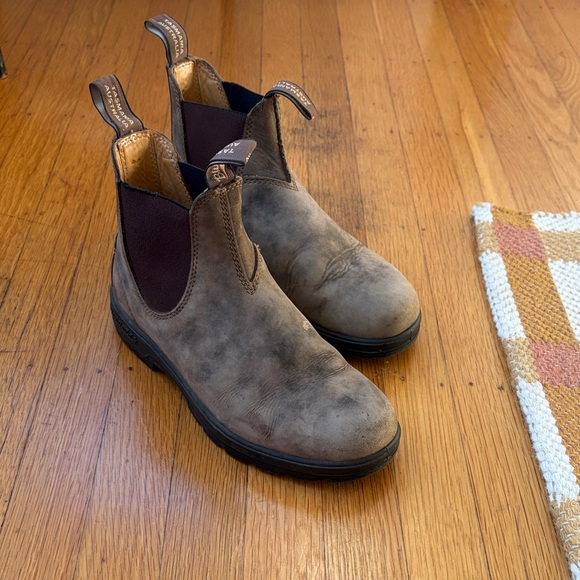 Rustic Brown Blundstones - Picture 2 of 5